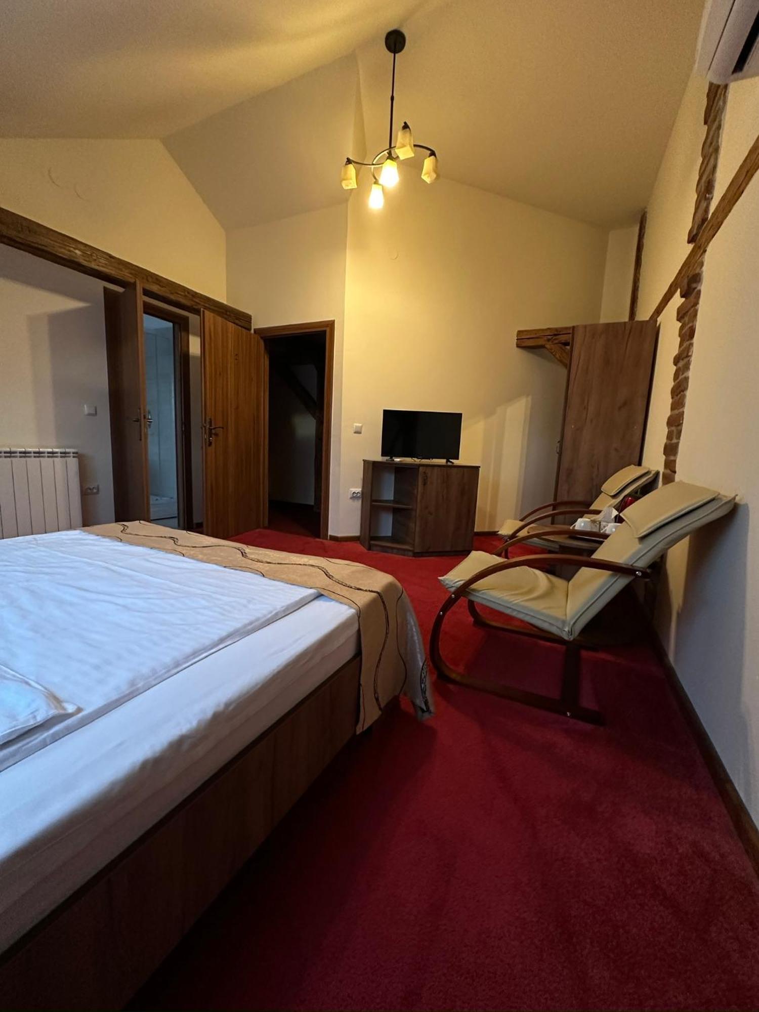 Antique Aparthotel Alba Iulia Eksteriør bilde