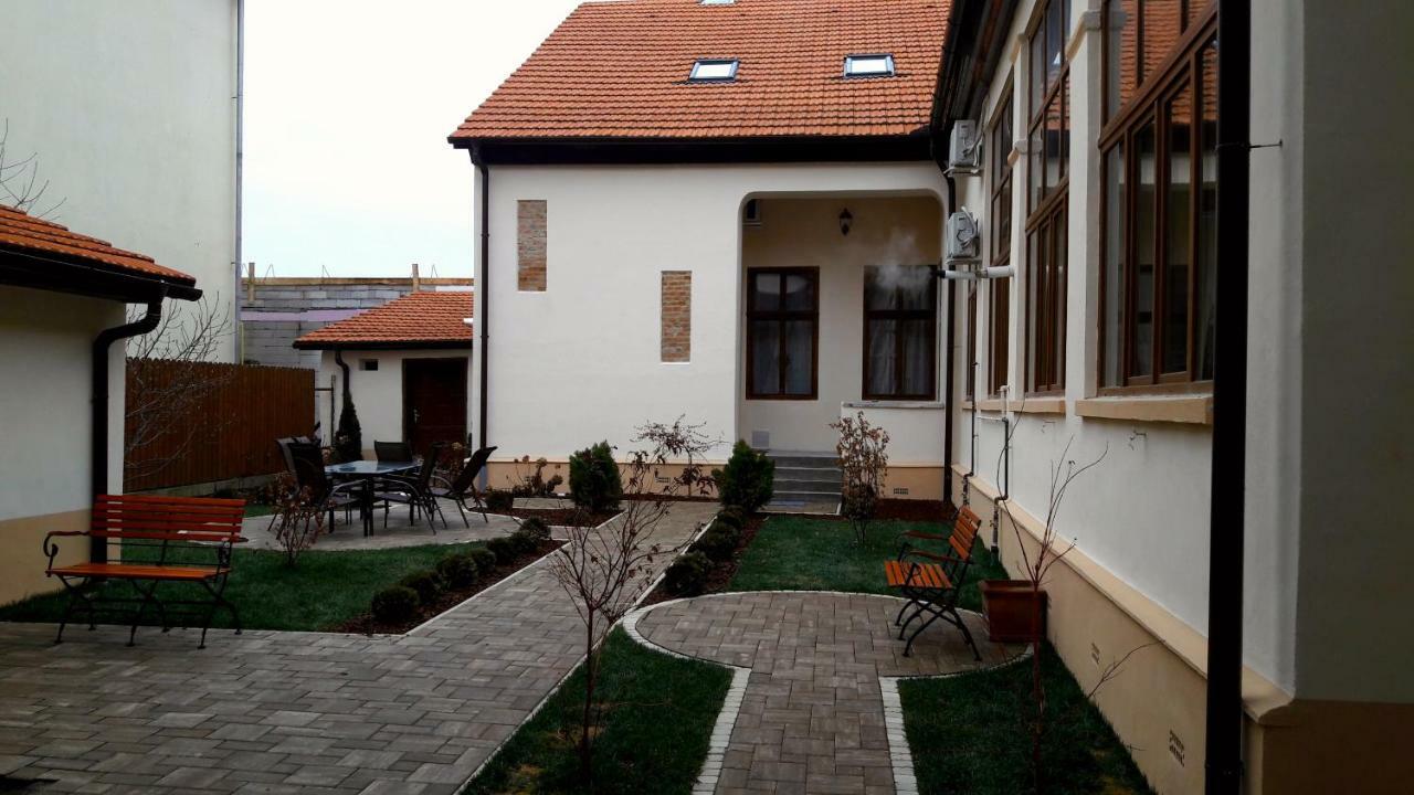Antique Aparthotel Alba Iulia Eksteriør bilde