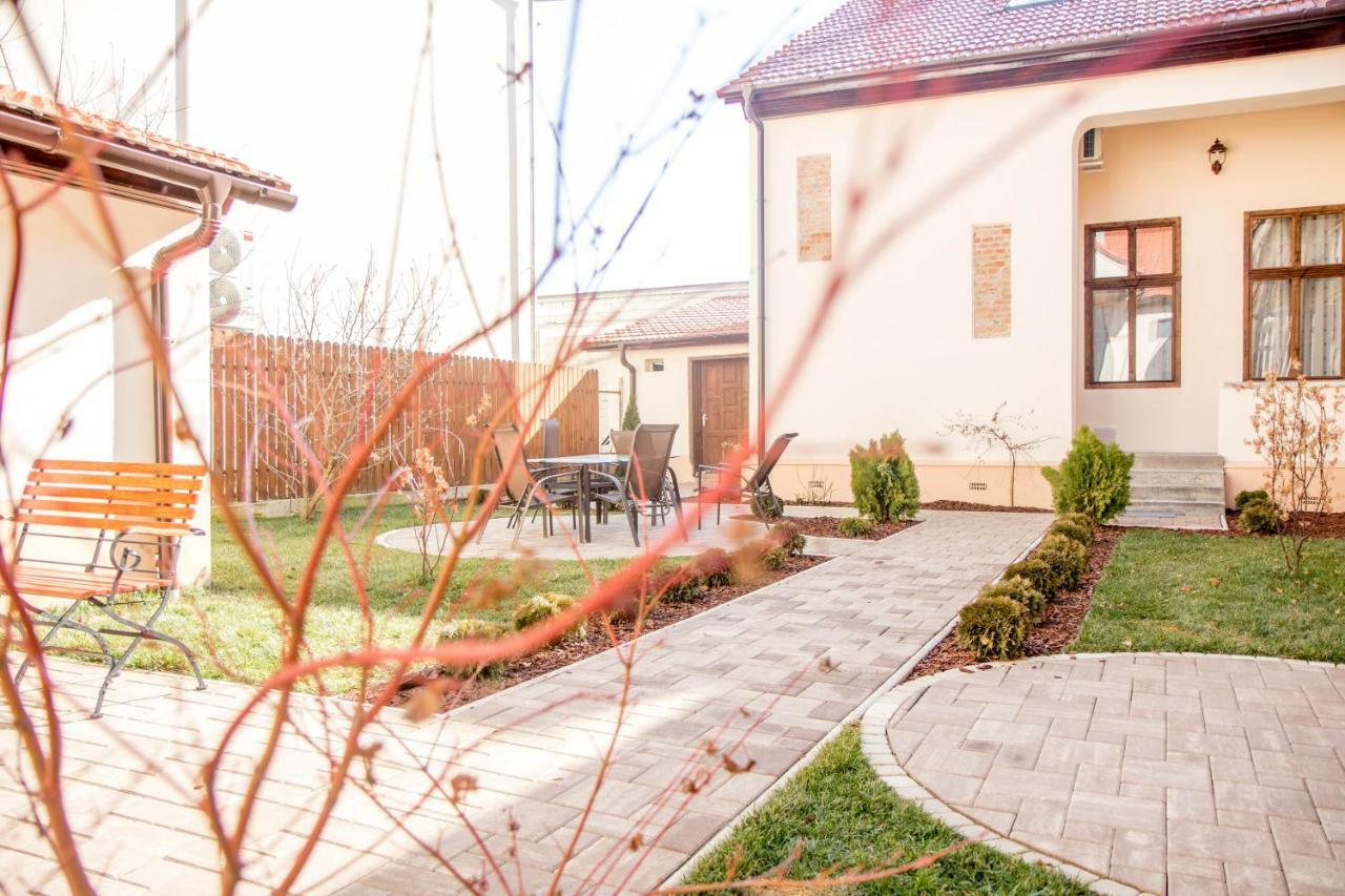 Antique Aparthotel Alba Iulia Eksteriør bilde