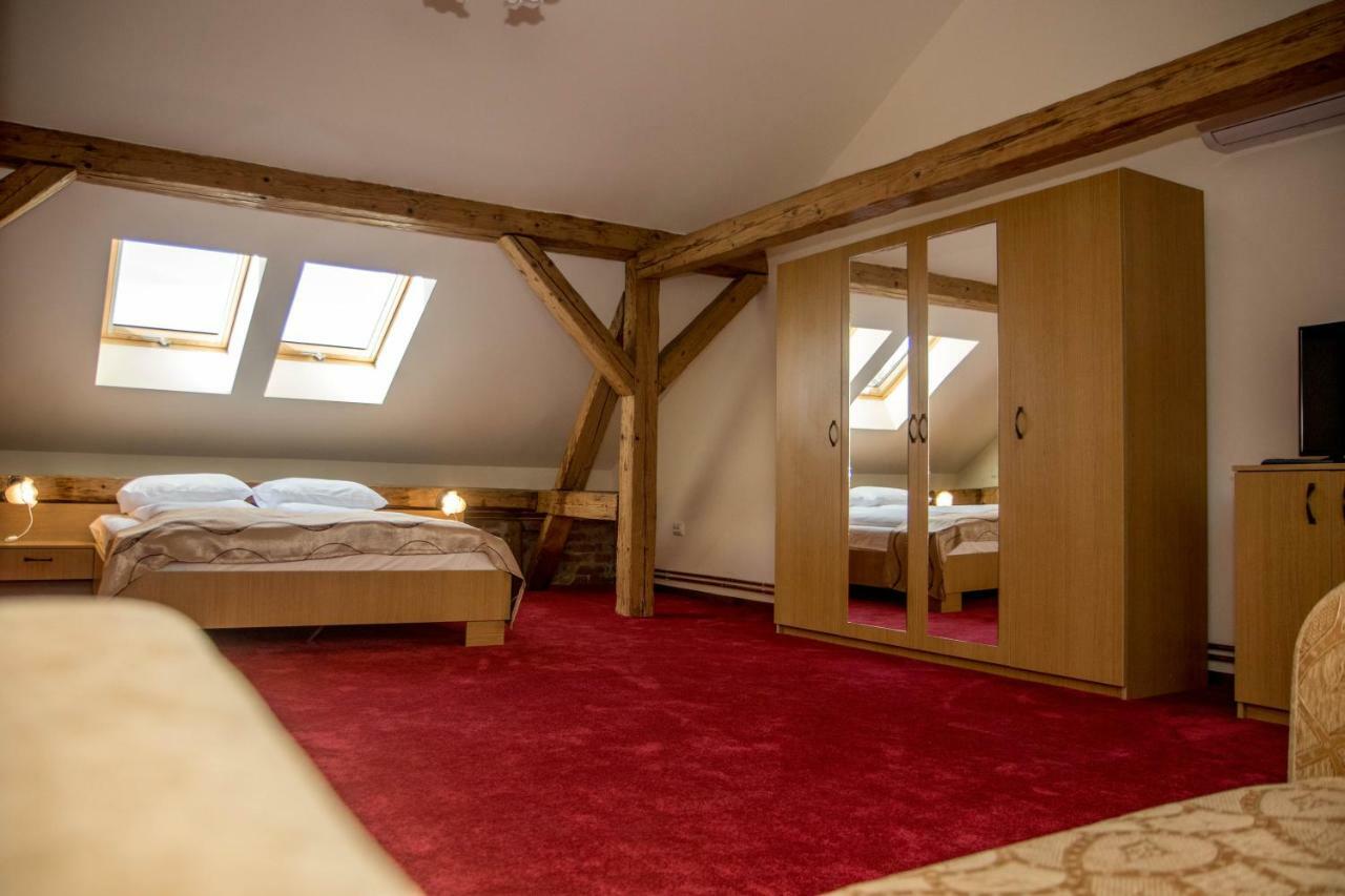 Antique Aparthotel Alba Iulia Eksteriør bilde